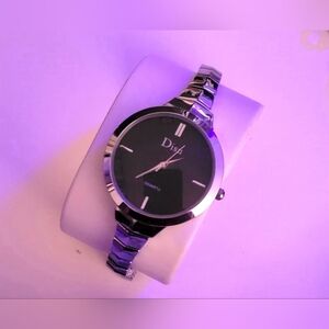 Nwot  Womens watch